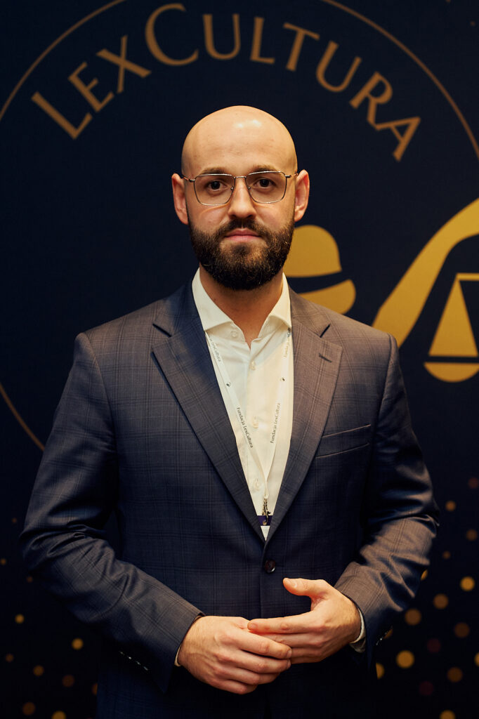 hubert plichta sylwetka w tle logo lex cultura